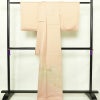 付け下げ 美品 しつけ糸付き スワトウ刺繍 綸子 正絹 古典柄 袷仕立て 身丈163.5cm 裄丈64.5cm リサイクル着物 着物 刺繍 入学式 卒業式 七五三 お宮参り フォーマル 上品 扇面 ピンク_画像2