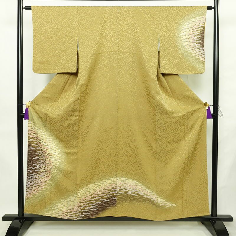 付け下げ 良品 しつけ糸付き 絞り 一つ紋付き 正絹 幾何学柄・抽象柄 袷仕立て 身丈156cm 裄丈62.5cm リサイクル着物 着物 入学式 卒業式 七五三 お宮参り フォーマル モダン 黄・黄土色_画像1