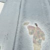 付け下げ 美品 摺工房 渡邊孝 落款入り しつけ糸付き 正絹 人物・動物柄 袷仕立て 身丈164.5cm 裄丈62.5cm リサイクル着物 着物 箔 入学式 卒業式 七五三 お宮参り フォーマル 青・紺_画像5