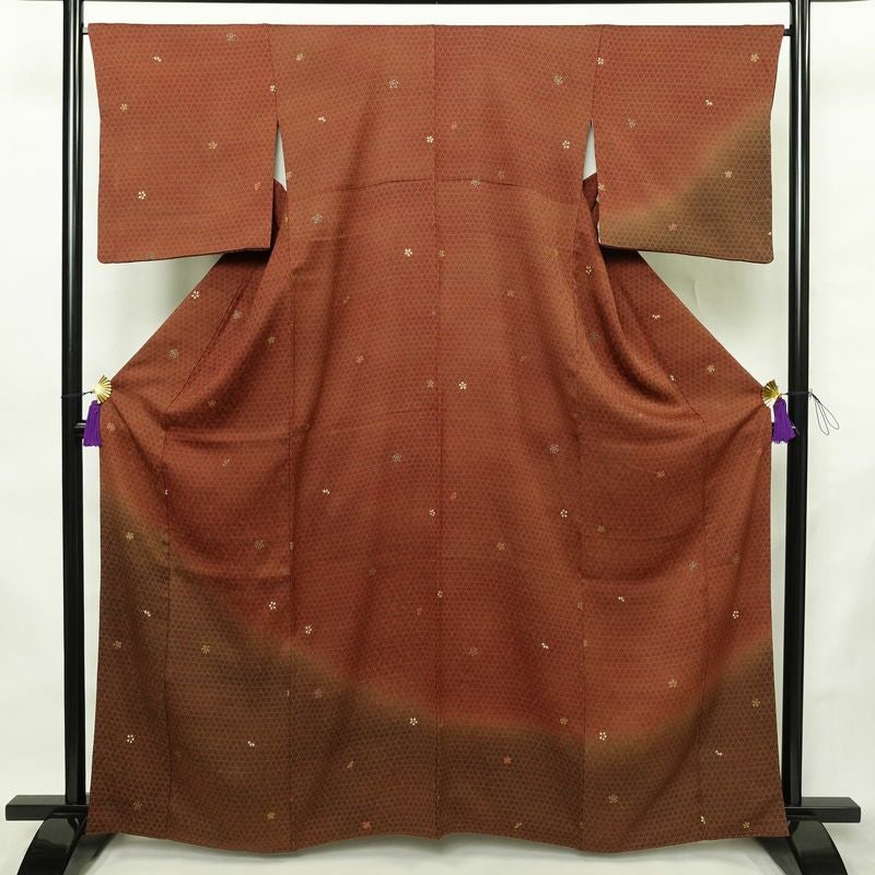 付け下げ 正絹 花柄 袷仕立て 身丈163cm 裄丈66cm リサイクル着物 着物 金彩 桜 茶_画像1