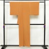 色無地 良品 しつけ糸付き 縮緬 一つ紋付き 正絹 無地 袷仕立て 身丈152.5cm 裄丈64cm リサイクル着物 着物 お茶会 橙_画像2