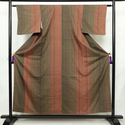 紬 伝統工芸作家 吉澤与市 証紙あり 正絹 縞柄・線柄 袷仕立て 身丈154cm 裄丈61cm リサイクル着物 着物 作家物 多色使い