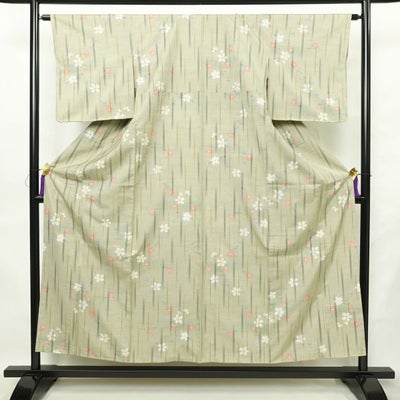 紬 良品 しつけ糸付き 正絹 花柄 袷仕立て 身丈153.5cm 裄丈63.5cm リサイクル着物 着物 緑・うぐいす色