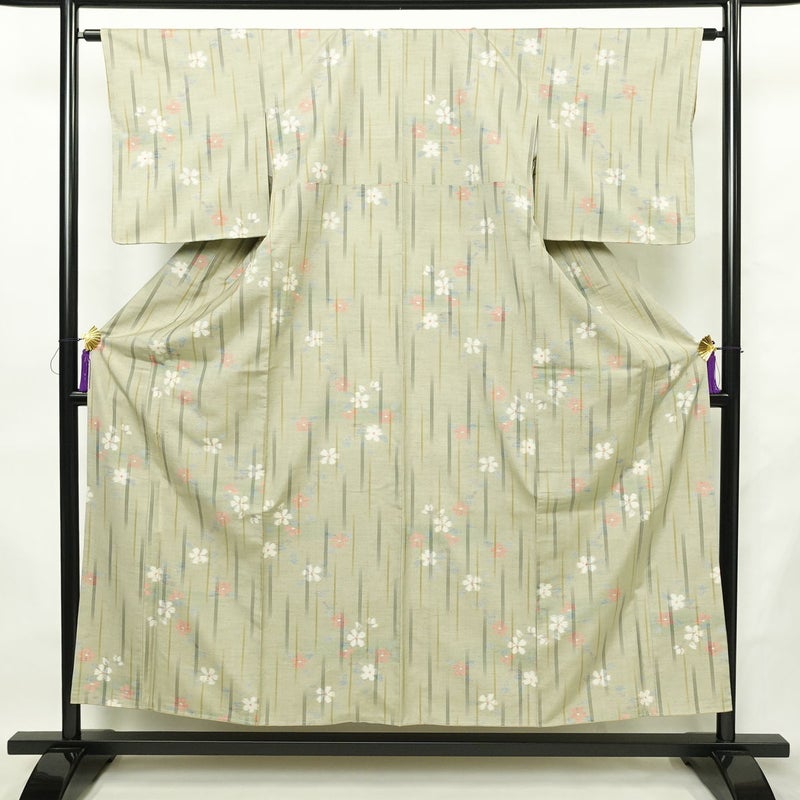 紬 良品 しつけ糸付き 正絹 花柄 袷仕立て 身丈153.5cm 裄丈63.5cm リサイクル着物 着物 緑・うぐいす色_画像1