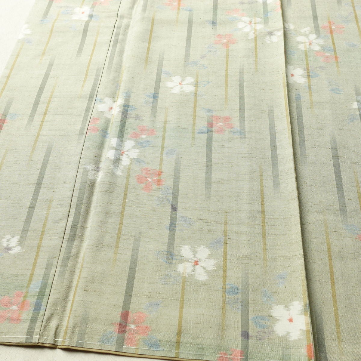 紬 良品 しつけ糸付き 正絹 花柄 袷仕立て 身丈153.5cm 裄丈63.5cm リサイクル着物 着物 緑・うぐいす色_画像4