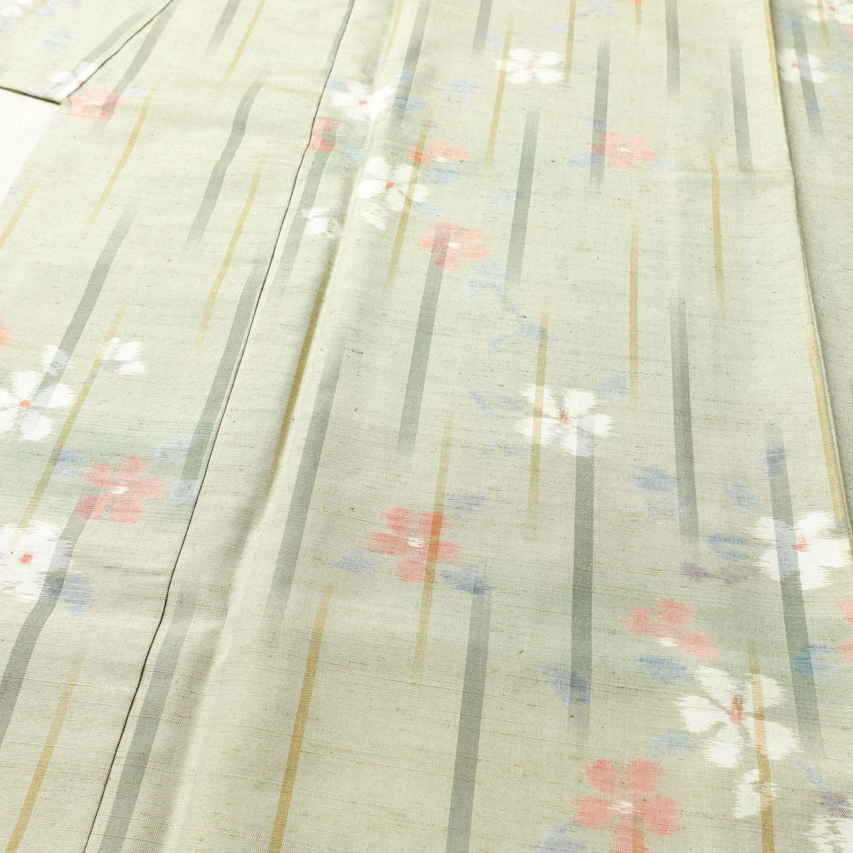 紬 良品 しつけ糸付き 正絹 花柄 袷仕立て 身丈153.5cm 裄丈63.5cm リサイクル着物 着物 緑・うぐいす色_画像5