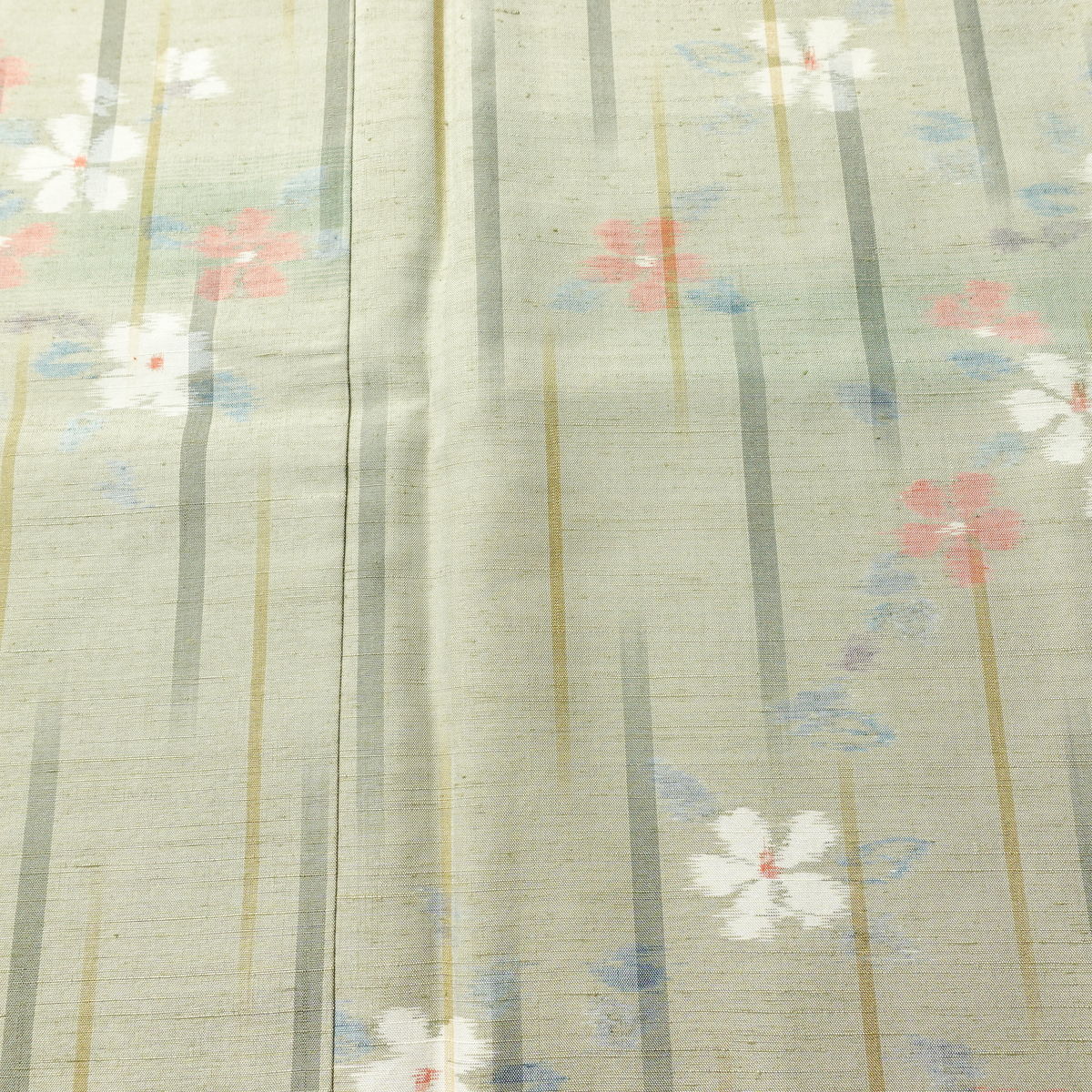 紬 良品 しつけ糸付き 正絹 花柄 袷仕立て 身丈153.5cm 裄丈63.5cm リサイクル着物 着物 緑・うぐいす色_画像6