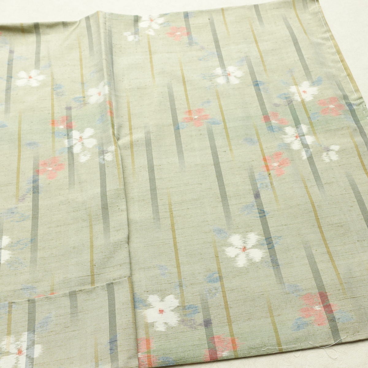 紬 良品 しつけ糸付き 正絹 花柄 袷仕立て 身丈153.5cm 裄丈63.5cm リサイクル着物 着物 緑・うぐいす色_画像15