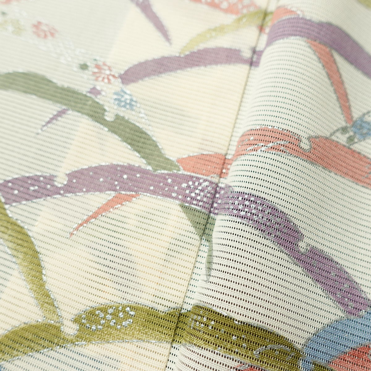 盛夏 付下 絽 良品 夏用 ポリエステル 木の葉・植物柄 単衣仕立て 身丈161.5cm 裄丈66cm リサイクル着物 着物 銀彩 フォーマル ピンク_画像9