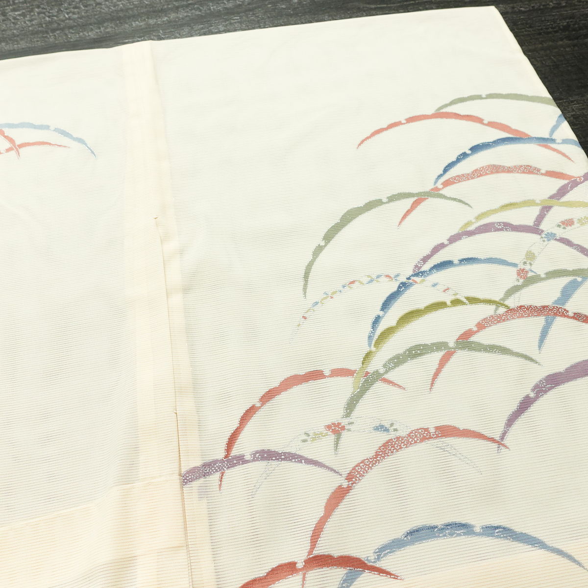 盛夏 付下 絽 良品 夏用 ポリエステル 木の葉・植物柄 単衣仕立て 身丈161.5cm 裄丈66cm リサイクル着物 着物 銀彩 フォーマル ピンク_画像16