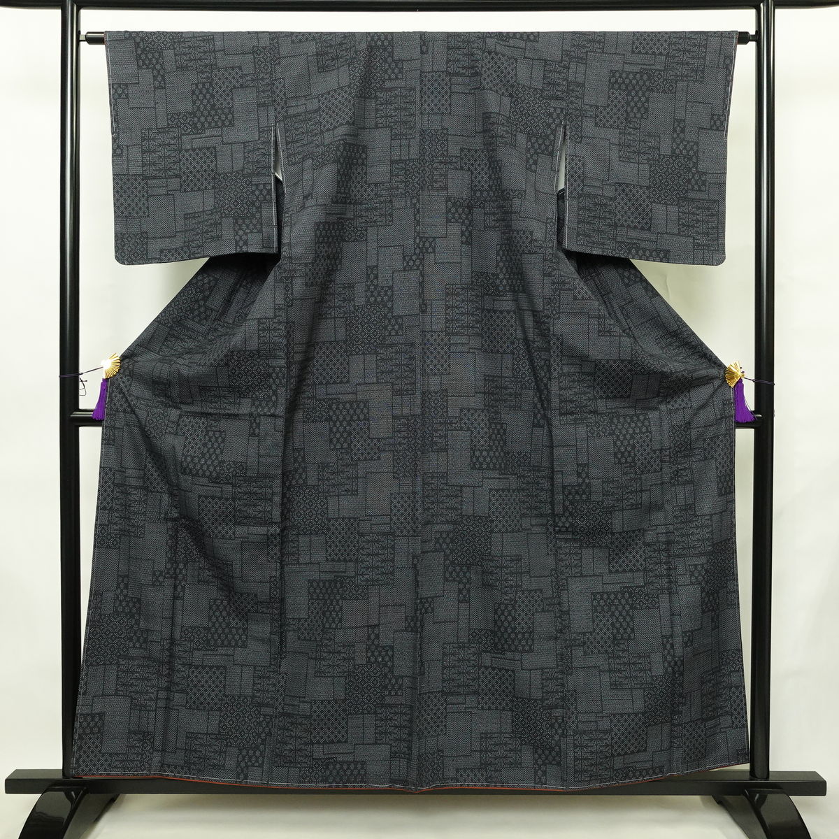 結城紬 真綿結城紬 紬 美品 証紙あり はたおり娘 しつけ糸付き 正絹 古典柄 袷仕立て 身丈158cm 裄丈63.5cm リサイクル着物 着物 青・紺_画像1