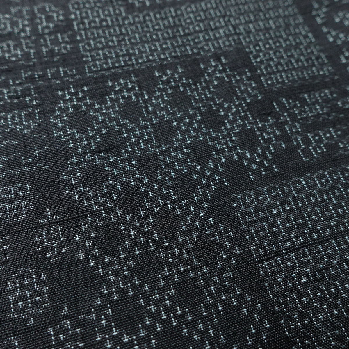 結城紬 真綿結城紬 紬 美品 証紙あり はたおり娘 しつけ糸付き 正絹 古典柄 袷仕立て 身丈158cm 裄丈63.5cm リサイクル着物 着物 青・紺_画像8