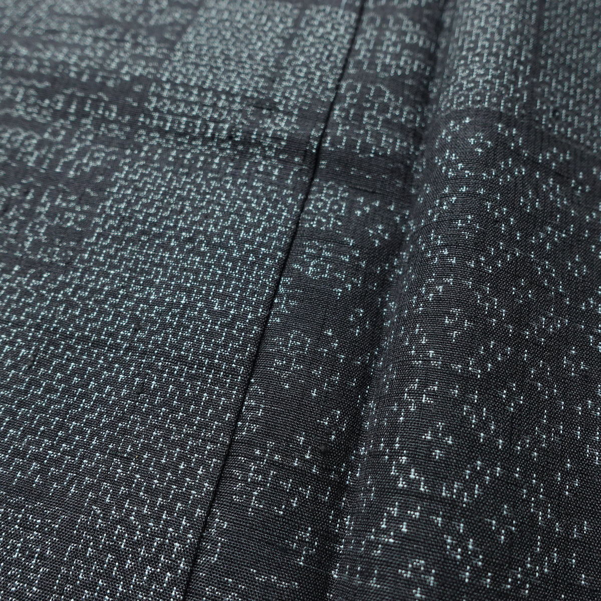 結城紬 真綿結城紬 紬 美品 証紙あり はたおり娘 しつけ糸付き 正絹 古典柄 袷仕立て 身丈158cm 裄丈63.5cm リサイクル着物 着物 青・紺_画像11