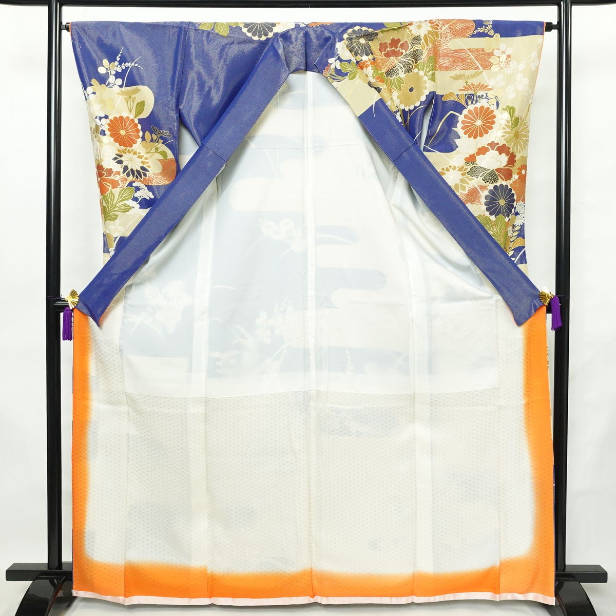 振袖 良品 しつけ糸付き 金駒刺繍 正絹 花柄 袷仕立て 身丈165.5cm 裄丈64cm リサイクル着物 着物 刺繍 箔 金彩 金通し 未使用品 成人式 二十歳 二十歳の集い フォーマル 青・紺_画像3