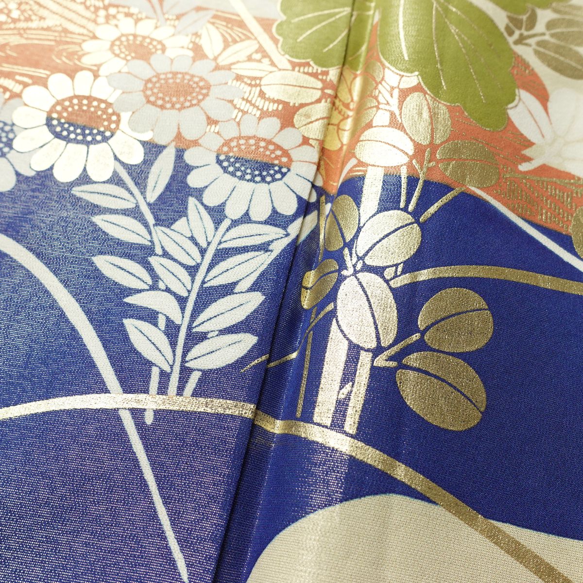 振袖 良品 しつけ糸付き 金駒刺繍 正絹 花柄 袷仕立て 身丈165.5cm 裄丈64cm リサイクル着物 着物 刺繍 箔 金彩 金通し 未使用品 成人式 二十歳 二十歳の集い フォーマル 青・紺_画像14