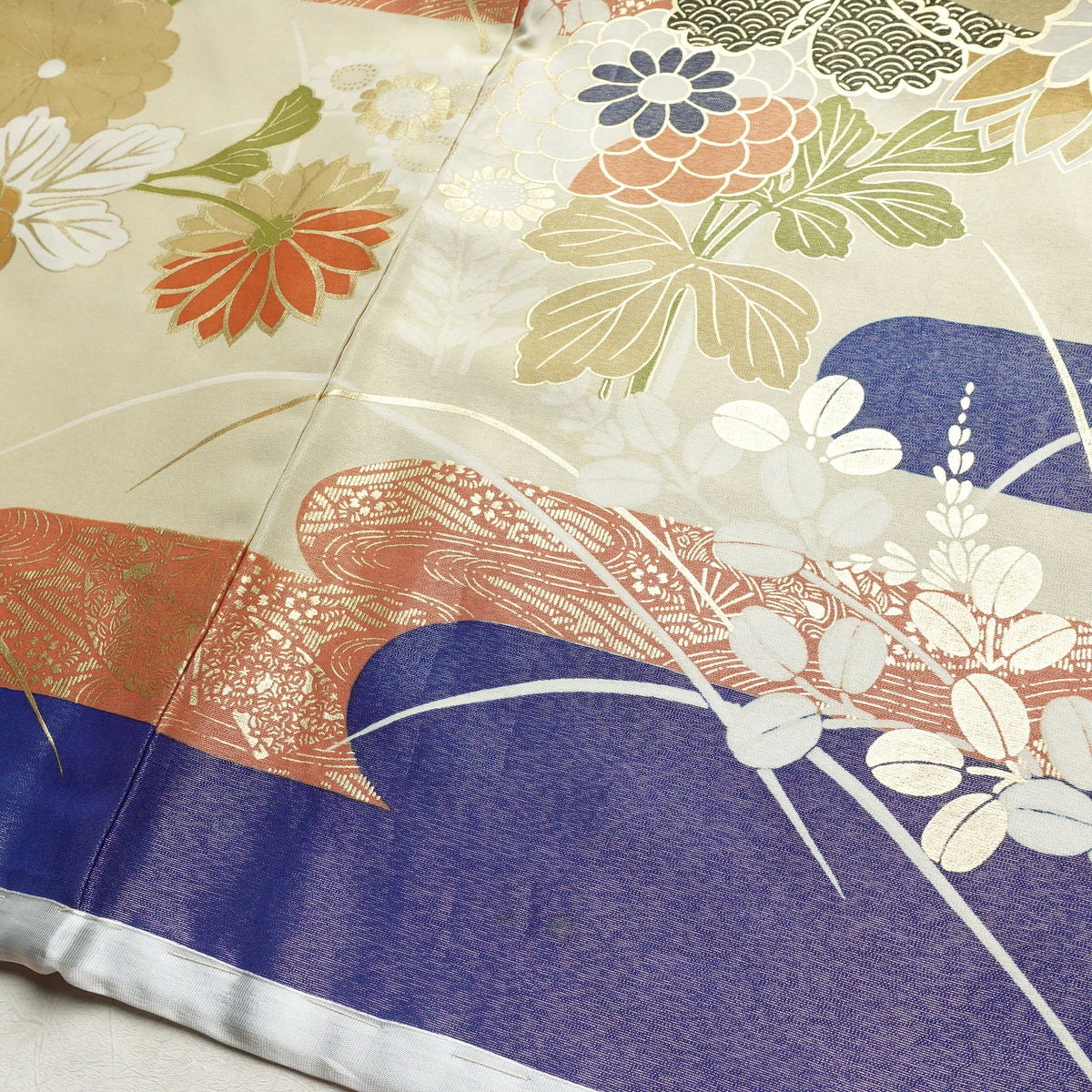 振袖 良品 しつけ糸付き 金駒刺繍 正絹 花柄 袷仕立て 身丈165.5cm 裄丈64cm リサイクル着物 着物 刺繍 箔 金彩 金通し 未使用品 成人式 二十歳 二十歳の集い フォーマル 青・紺_画像15