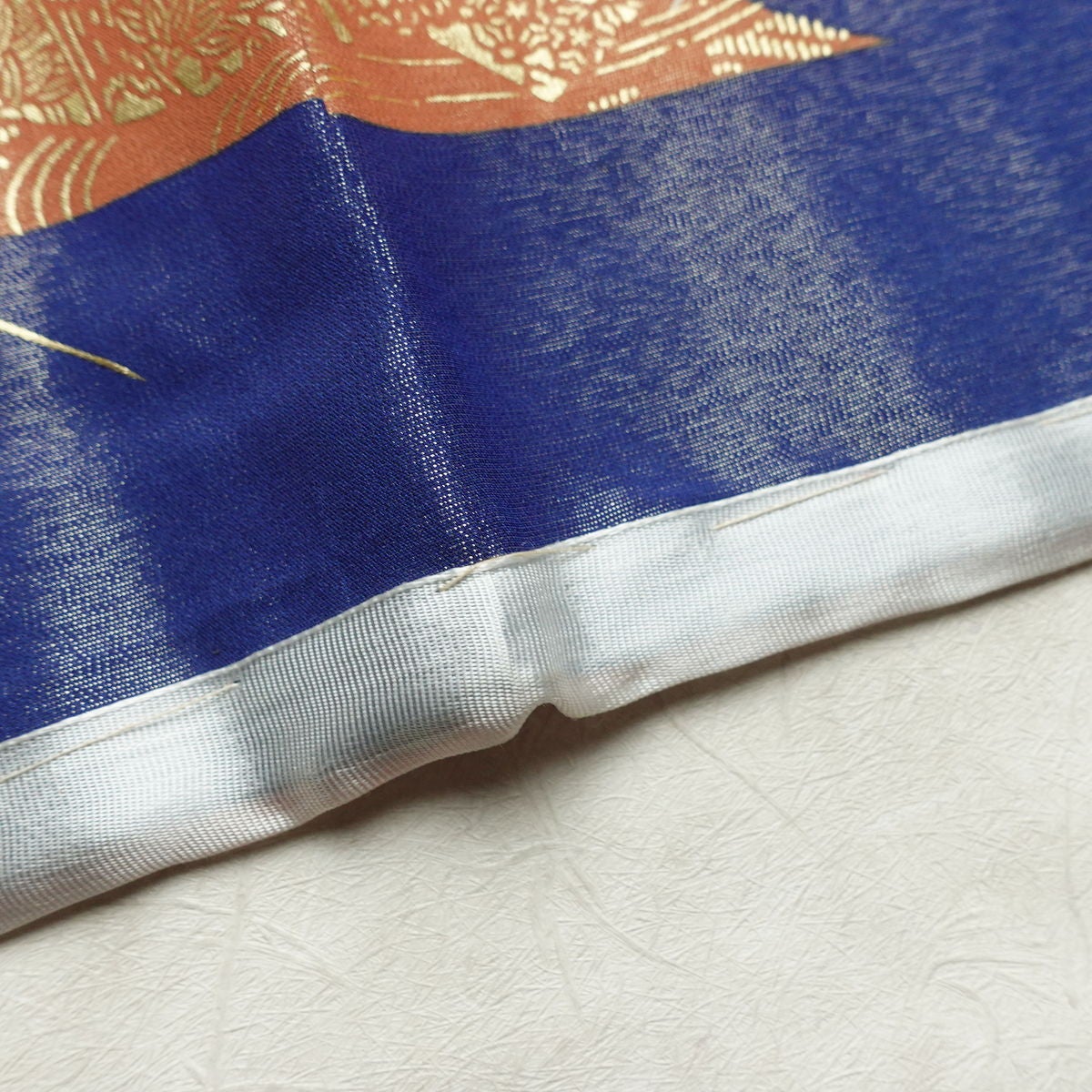 振袖 良品 しつけ糸付き 金駒刺繍 正絹 花柄 袷仕立て 身丈165.5cm 裄丈64cm リサイクル着物 着物 刺繍 箔 金彩 金通し 未使用品 成人式 二十歳 二十歳の集い フォーマル 青・紺_画像16