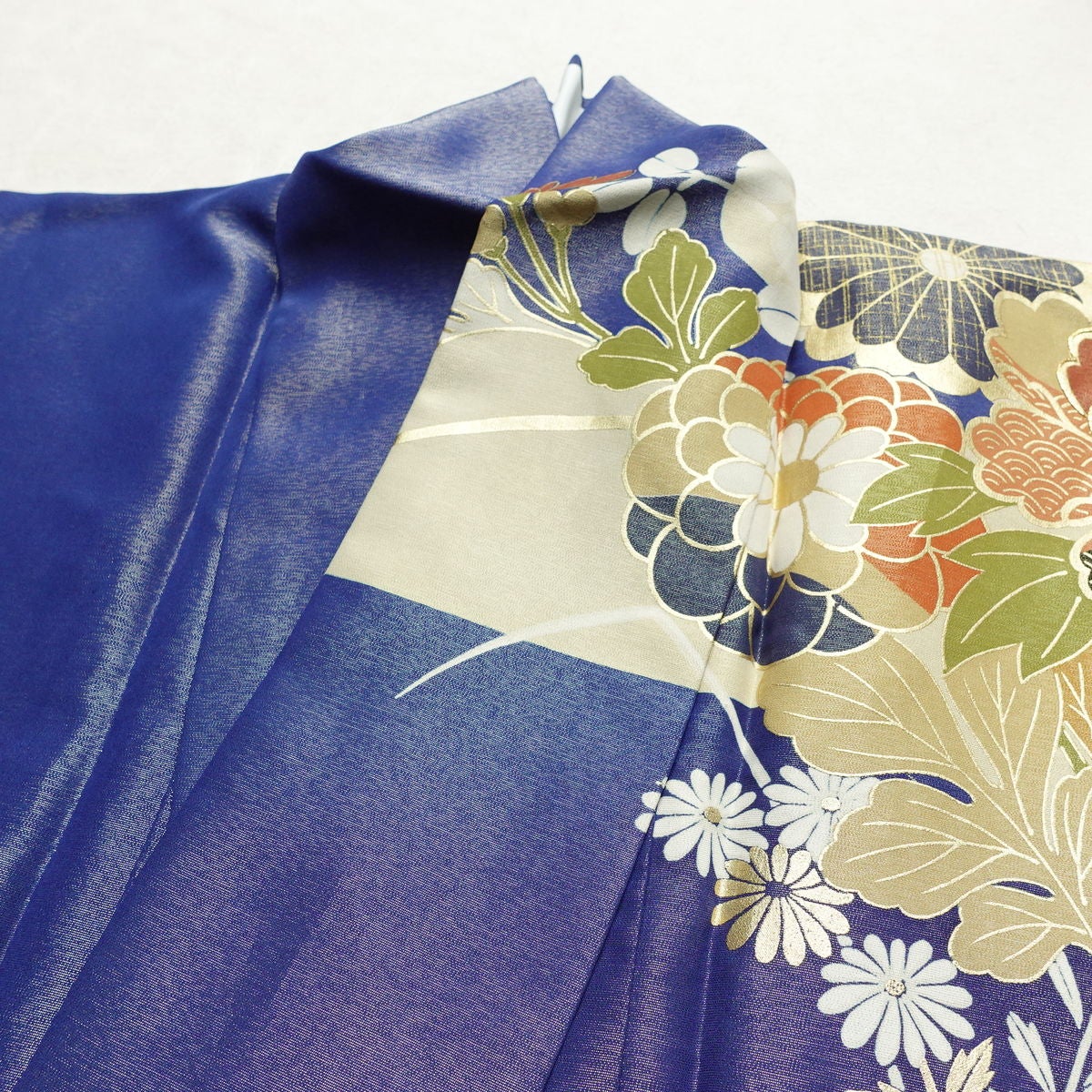振袖 良品 しつけ糸付き 金駒刺繍 正絹 花柄 袷仕立て 身丈165.5cm 裄丈64cm リサイクル着物 着物 刺繍 箔 金彩 金通し 未使用品 成人式 二十歳 二十歳の集い フォーマル 青・紺_画像20
