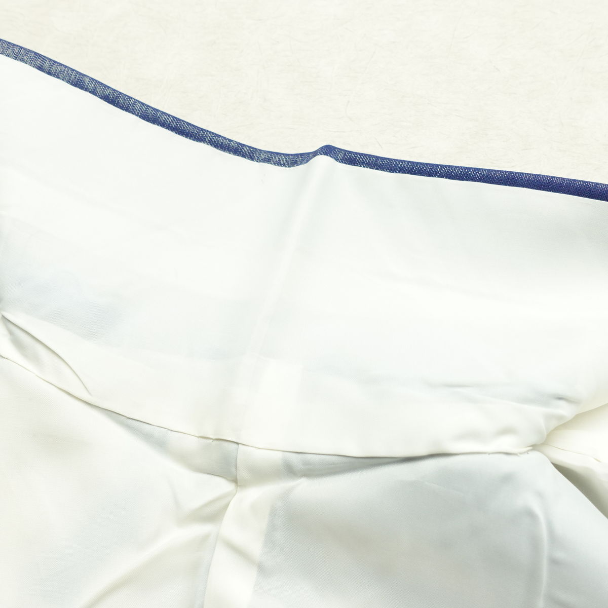 振袖 良品 しつけ糸付き 金駒刺繍 正絹 花柄 袷仕立て 身丈165.5cm 裄丈64cm リサイクル着物 着物 刺繍 箔 金彩 金通し 未使用品 成人式 二十歳 二十歳の集い フォーマル 青・紺_画像23