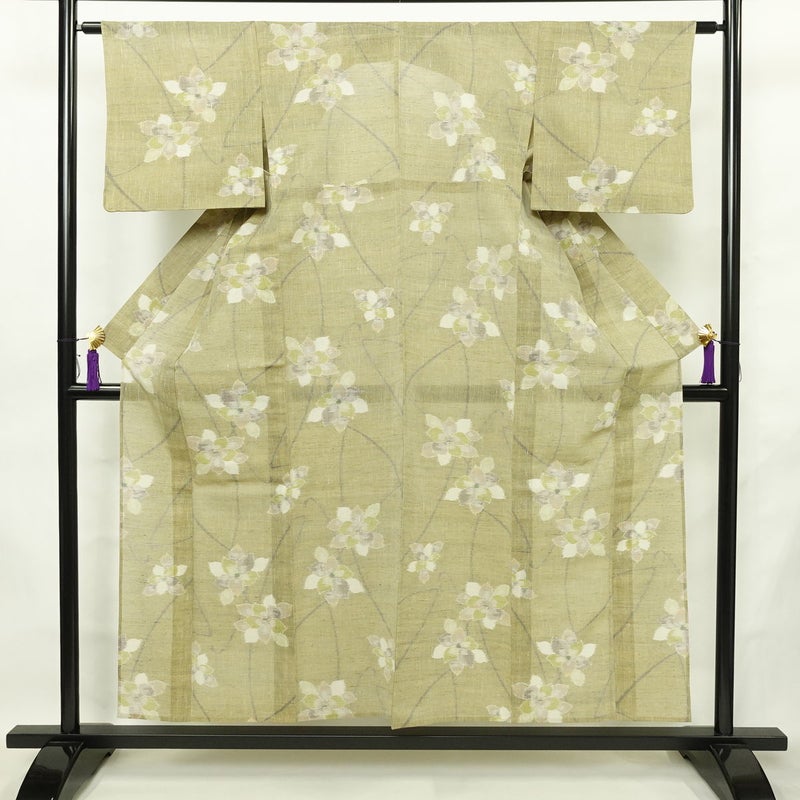 盛夏 紬 夏用 バチ衿仕立て 正絹 花柄 単衣仕立て 身丈153cm 裄丈62cm リサイクル着物 着物 黄・黄土色_画像1