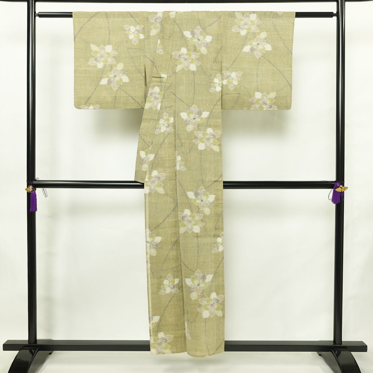 盛夏 紬 夏用 バチ衿仕立て 正絹 花柄 単衣仕立て 身丈153cm 裄丈62cm リサイクル着物 着物 黄・黄土色_画像2