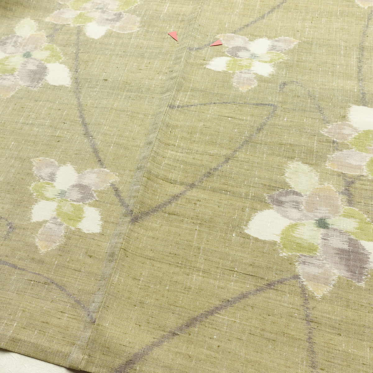 盛夏 紬 夏用 バチ衿仕立て 正絹 花柄 単衣仕立て 身丈153cm 裄丈62cm リサイクル着物 着物 黄・黄土色_画像13