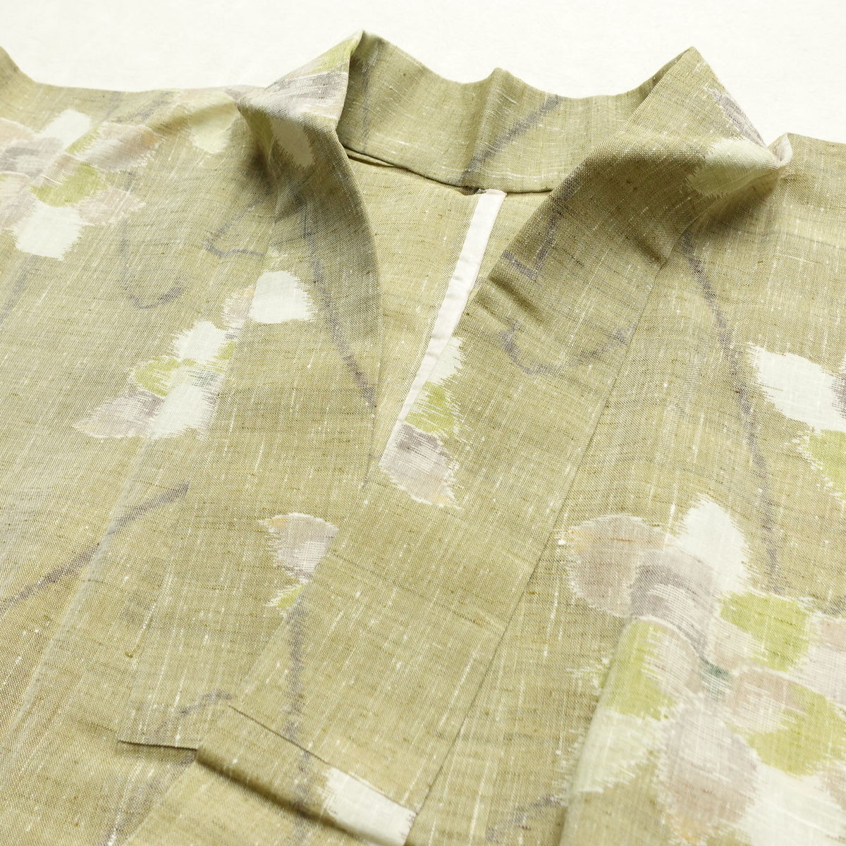 盛夏 紬 夏用 バチ衿仕立て 正絹 花柄 単衣仕立て 身丈153cm 裄丈62cm リサイクル着物 着物 黄・黄土色_画像19