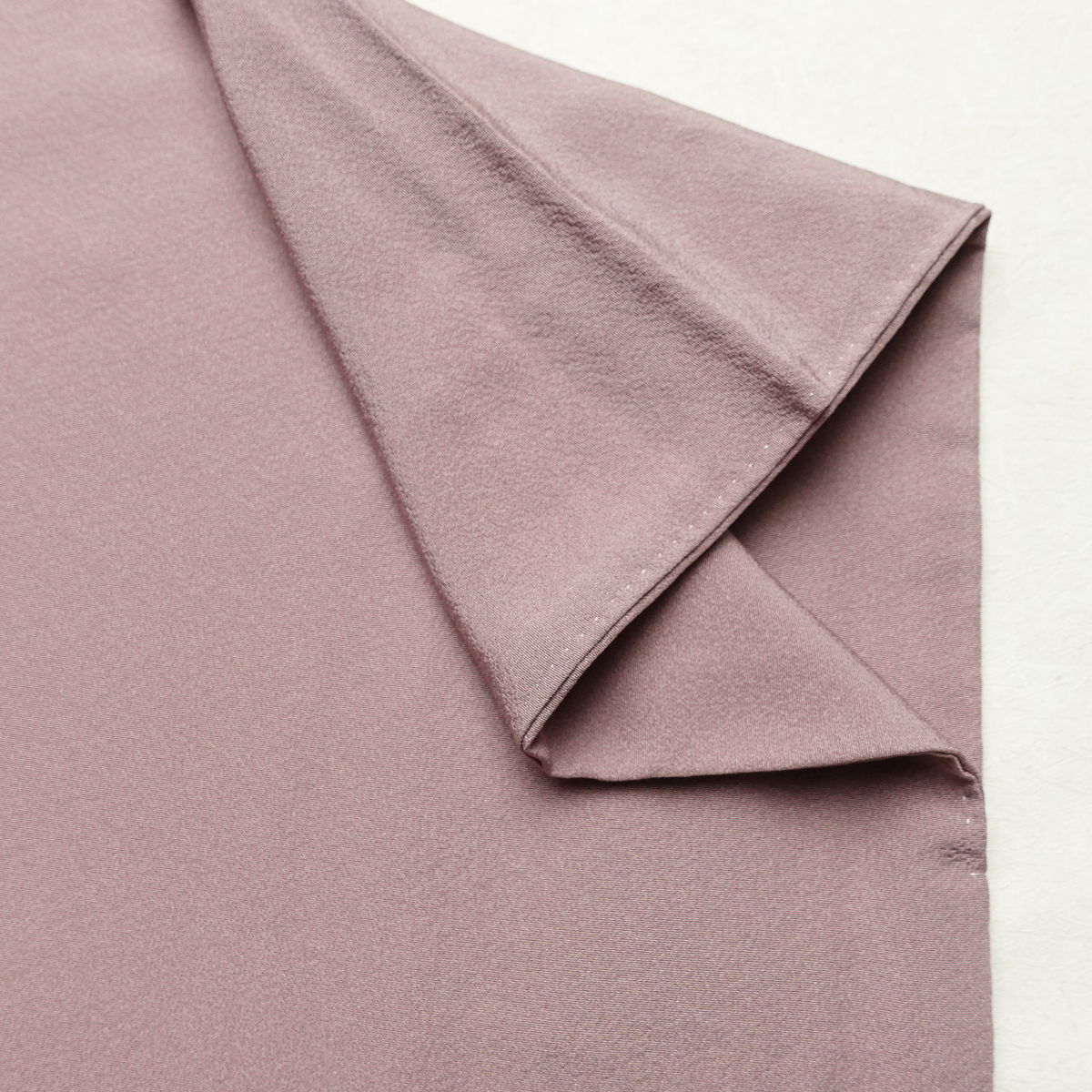 色無地 良品 縮緬 一つ紋付き 正絹 無地 袷仕立て 身丈162.5cm 裄丈63.5cm リサイクル着物 着物 お茶会 フォーマル 紫・藤色_画像13