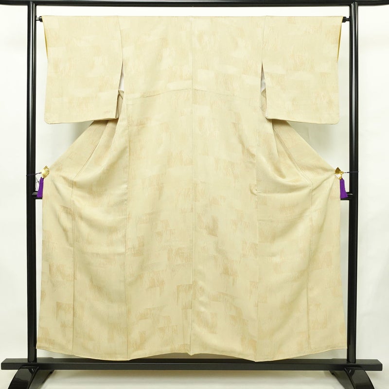 小紋 良品 一つ紋付き 正絹 幾何学柄・抽象柄 袷仕立て 身丈154cm 裄丈65cm リサイクル着物 着物 ベージュ_画像1