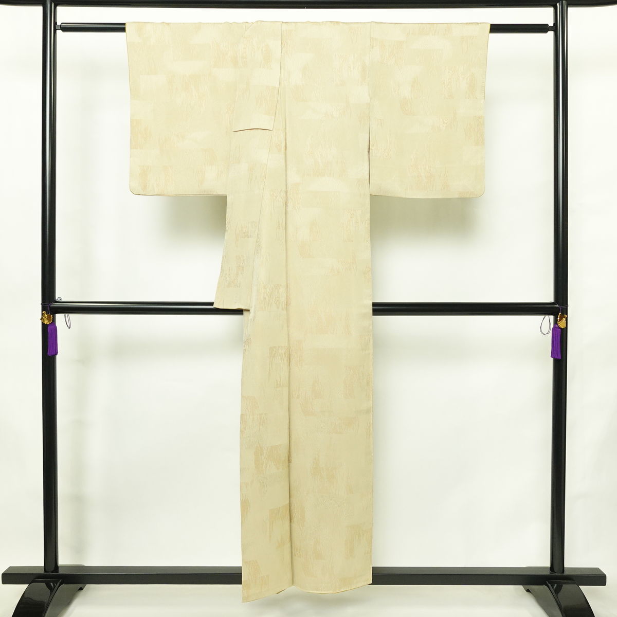 小紋 良品 一つ紋付き 正絹 幾何学柄・抽象柄 袷仕立て 身丈154cm 裄丈65cm リサイクル着物 着物 ベージュ_画像2