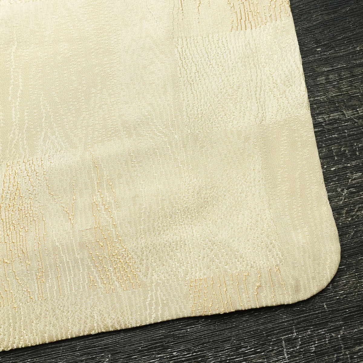 小紋 良品 一つ紋付き 正絹 幾何学柄・抽象柄 袷仕立て 身丈154cm 裄丈65cm リサイクル着物 着物 ベージュ_画像17