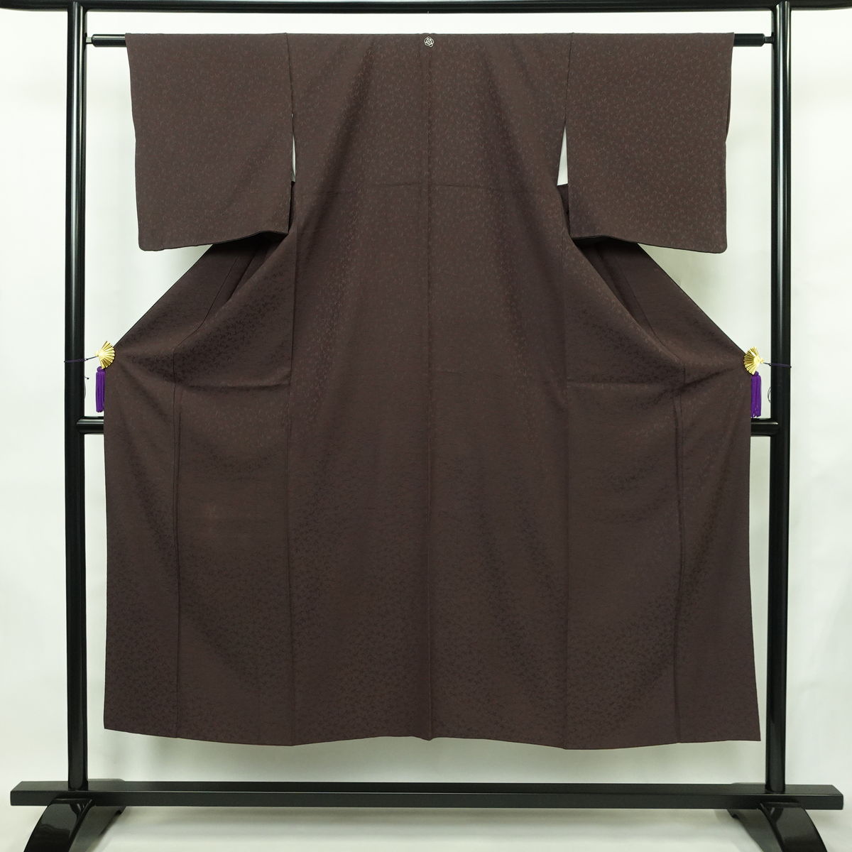 色無地 一つ紋付き 正絹 木の葉・植物柄 袷仕立て 身丈147cm 裄丈60.5cm リサイクル着物 着物 お茶会 フォーマル 茶_画像1