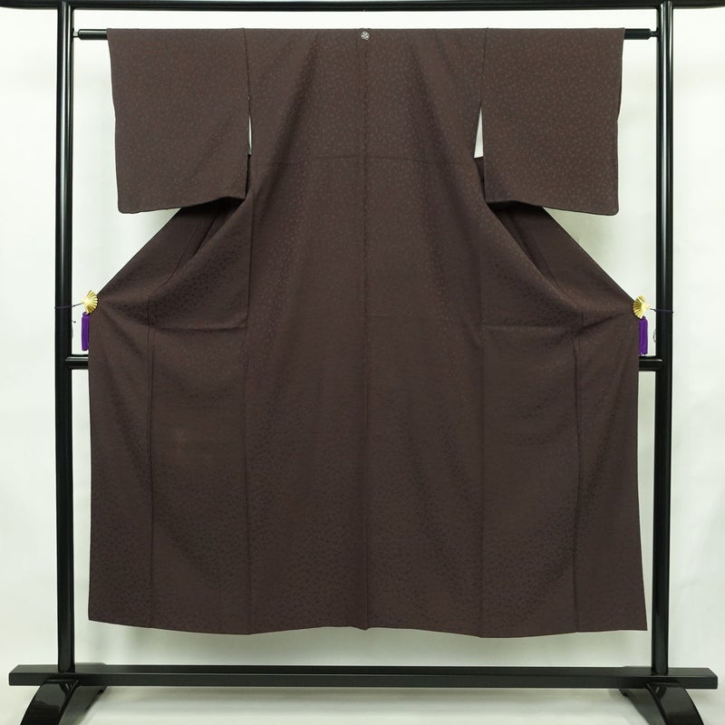 色無地 一つ紋付き 正絹 木の葉・植物柄 袷仕立て 身丈147cm 裄丈60.5cm リサイクル着物 着物 お茶会 フォーマル 茶_画像1