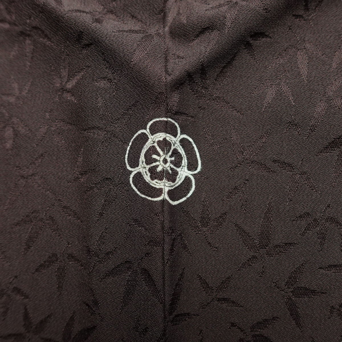 色無地 一つ紋付き 正絹 木の葉・植物柄 袷仕立て 身丈147cm 裄丈60.5cm リサイクル着物 着物 お茶会 フォーマル 茶_画像12