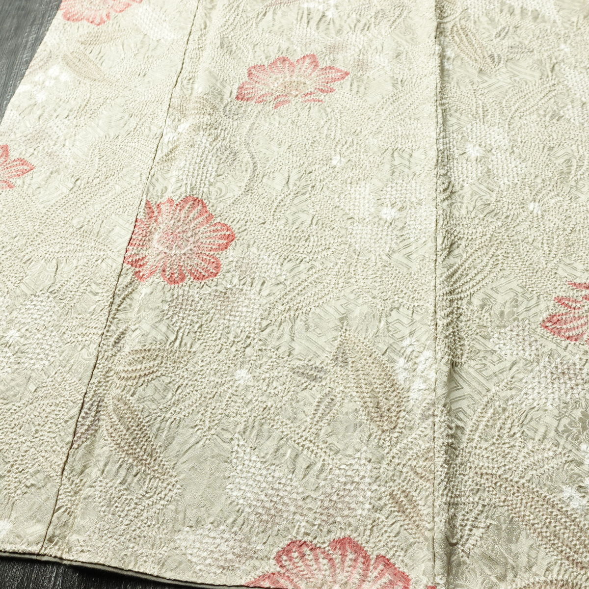 小紋 絞り 総絞り 正絹 花柄 袷仕立て 身丈155.5cm 裄丈65cm リサイクル着物 着物 グレー_画像4