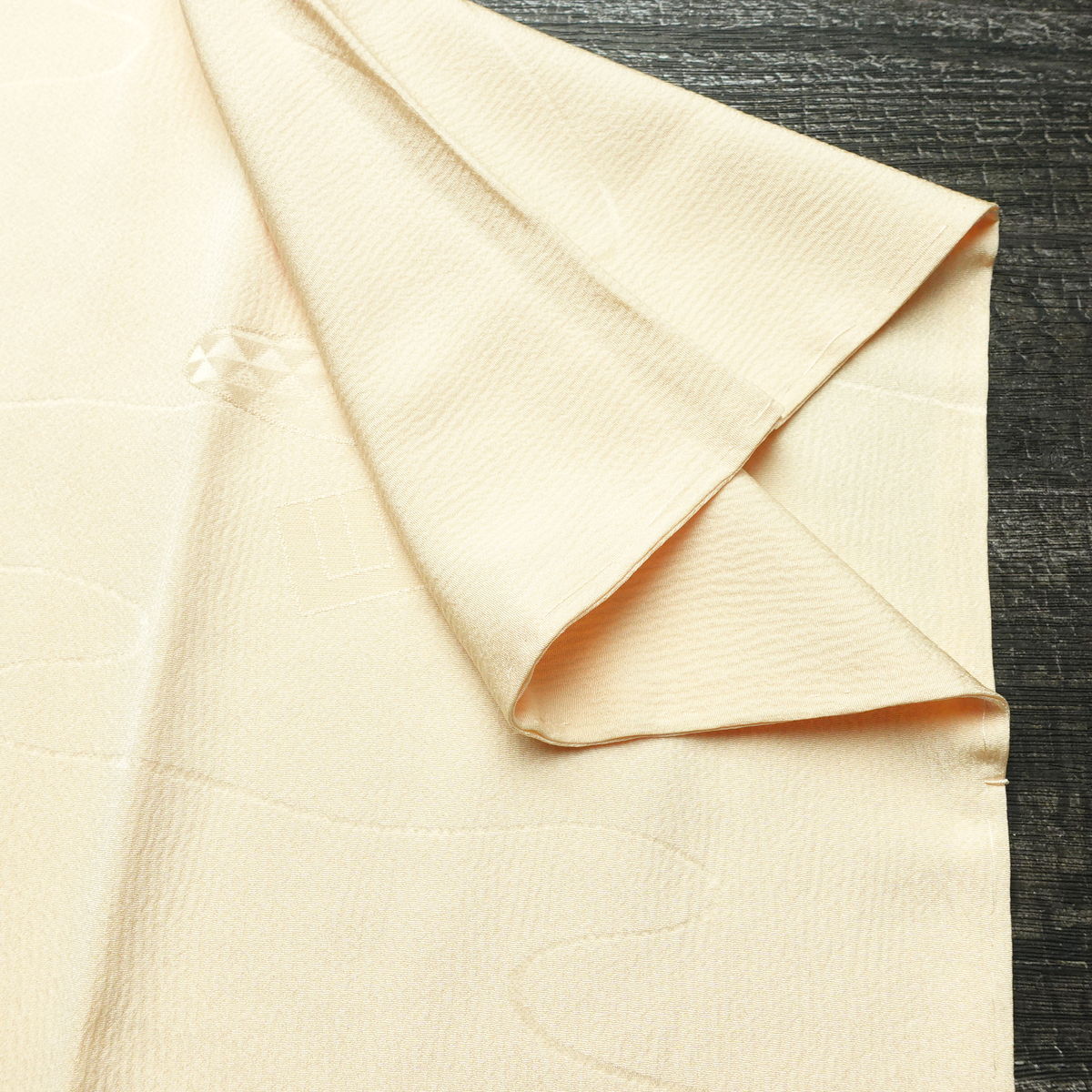 長襦袢 丹後ちりめん 本草木染 翔名織襦袢 しつけ糸付き しつけ糸付き 正絹 流水・波柄 袷仕立て 身丈127.5cm 裄丈63.5cm リサイクル着物 フォーマル ベージュ_画像15