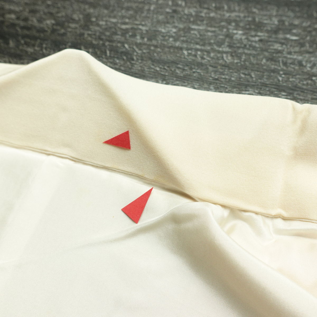 長襦袢 丹後ちりめん 本草木染 翔名織襦袢 しつけ糸付き しつけ糸付き 正絹 流水・波柄 袷仕立て 身丈127.5cm 裄丈63.5cm リサイクル着物 フォーマル ベージュ_画像20