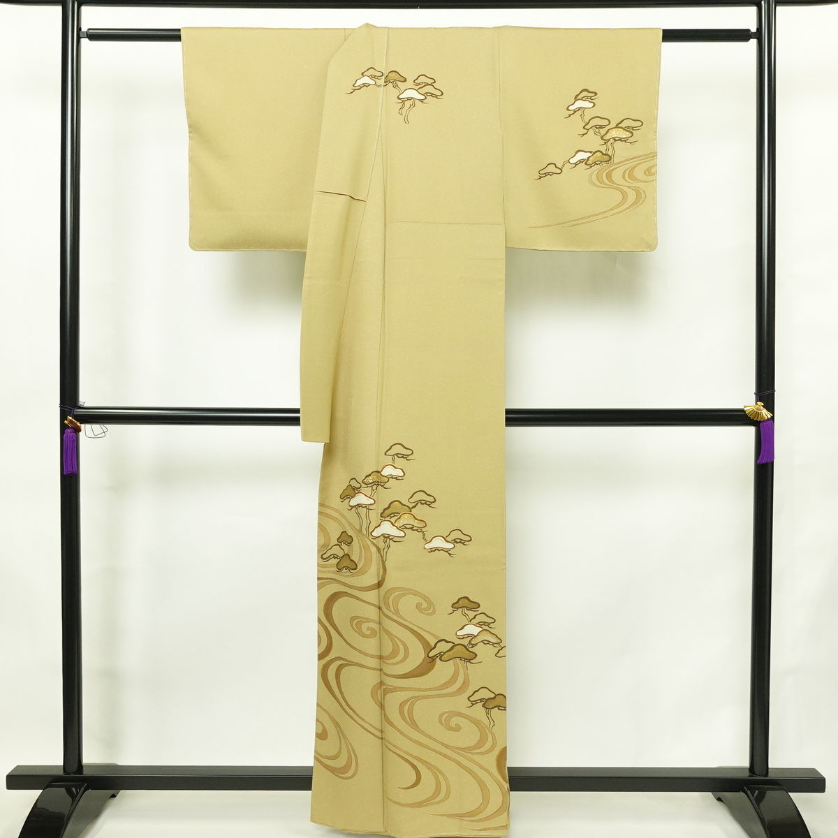 訪問着 良品 しつけ糸付き 一つ紋付き 正絹 木の葉・植物柄 袷仕立て 身丈160cm 裄丈63cm リサイクル着物 着物 刺繍 箔 共八掛 入学式 卒業式 七五三 お宮参り フォーマル 松 ベージュ_画像2