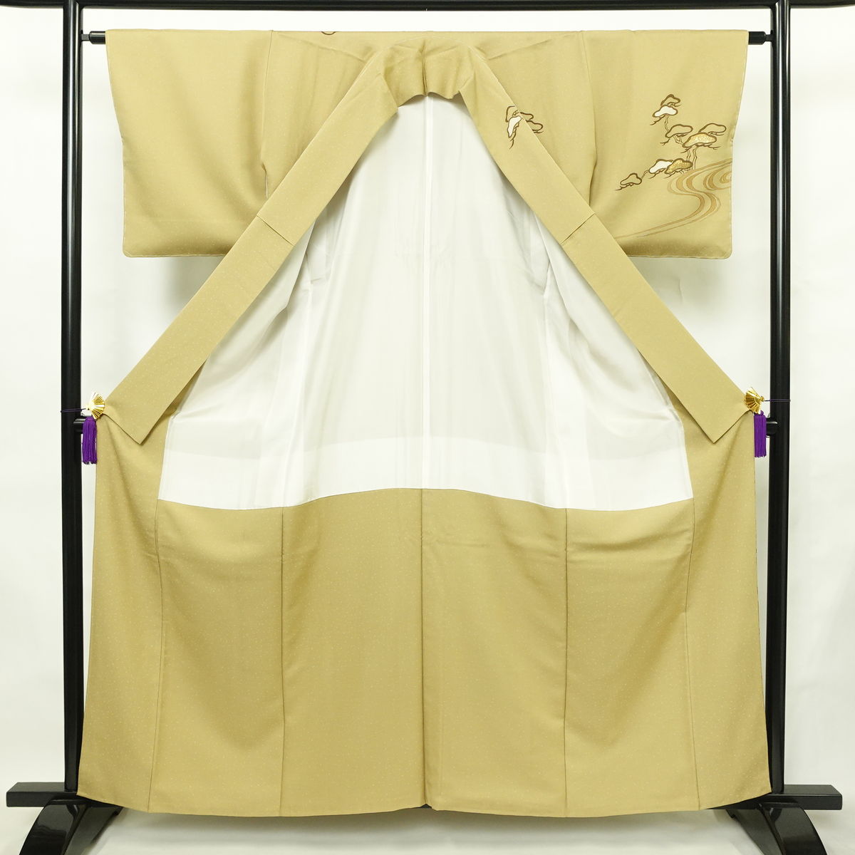 訪問着 良品 しつけ糸付き 一つ紋付き 正絹 木の葉・植物柄 袷仕立て 身丈160cm 裄丈63cm リサイクル着物 着物 刺繍 箔 共八掛 入学式 卒業式 七五三 お宮参り フォーマル 松 ベージュ_画像3