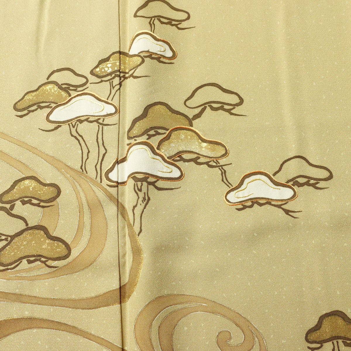 訪問着 良品 しつけ糸付き 一つ紋付き 正絹 木の葉・植物柄 袷仕立て 身丈160cm 裄丈63cm リサイクル着物 着物 刺繍 箔 共八掛 入学式 卒業式 七五三 お宮参り フォーマル 松 ベージュ_画像6