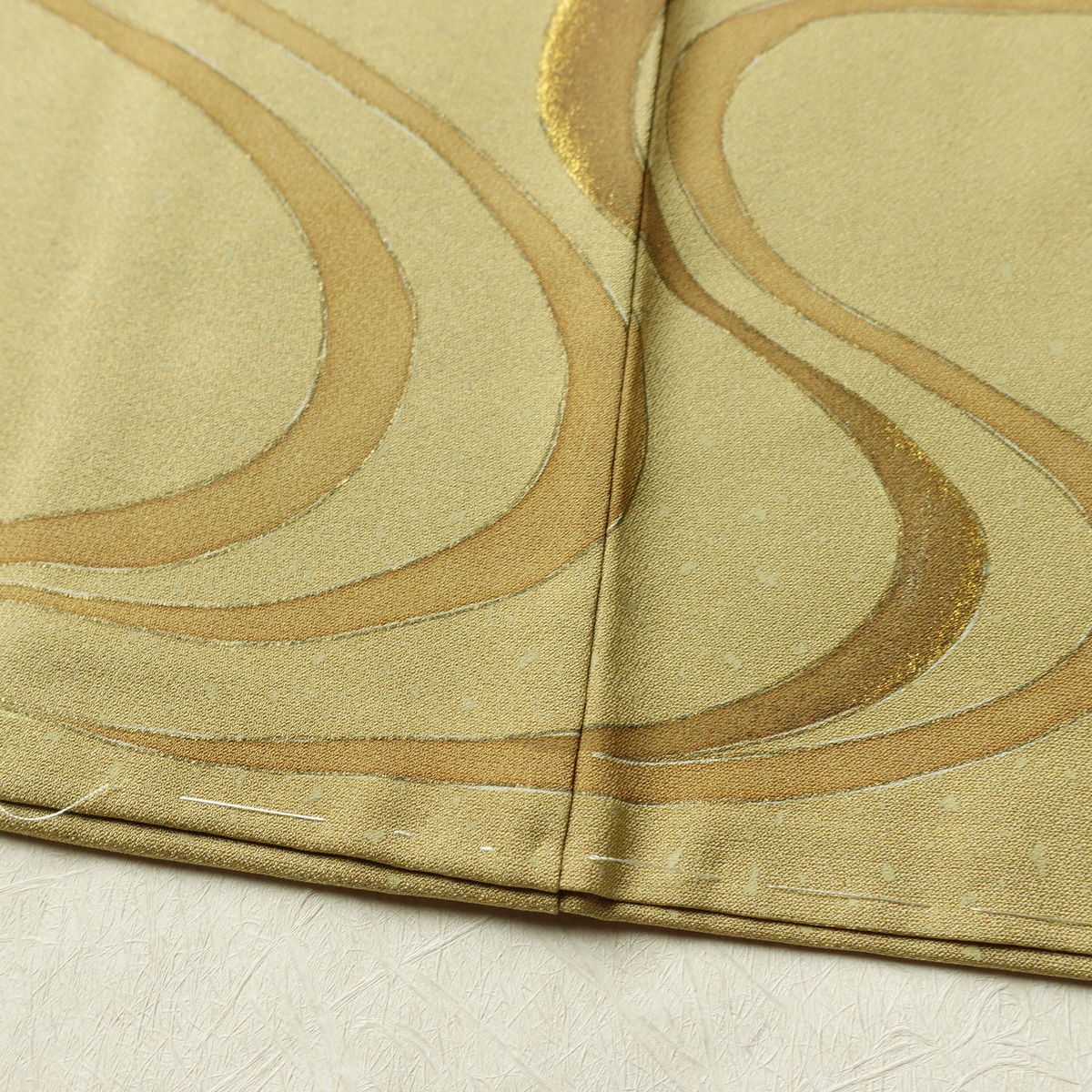 訪問着 良品 しつけ糸付き 一つ紋付き 正絹 木の葉・植物柄 袷仕立て 身丈160cm 裄丈63cm リサイクル着物 着物 刺繍 箔 共八掛 入学式 卒業式 七五三 お宮参り フォーマル 松 ベージュ_画像14