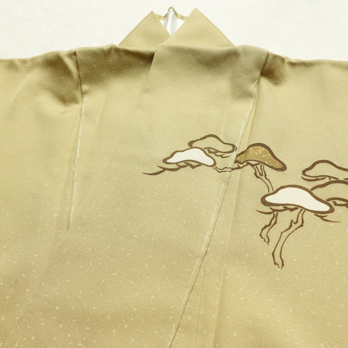 訪問着 良品 しつけ糸付き 一つ紋付き 正絹 木の葉・植物柄 袷仕立て 身丈160cm 裄丈63cm リサイクル着物 着物 刺繍 箔 共八掛 入学式 卒業式 七五三 お宮参り フォーマル 松 ベージュ_画像19