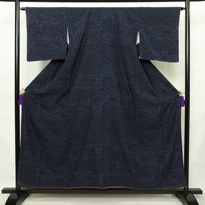 小紋 良品 しつけ糸付き 縮緬 総柄 正絹 木の葉・植物柄 袷仕立て 身丈156cm 裄丈63.5cm リサイクル着物 着物 青・紺