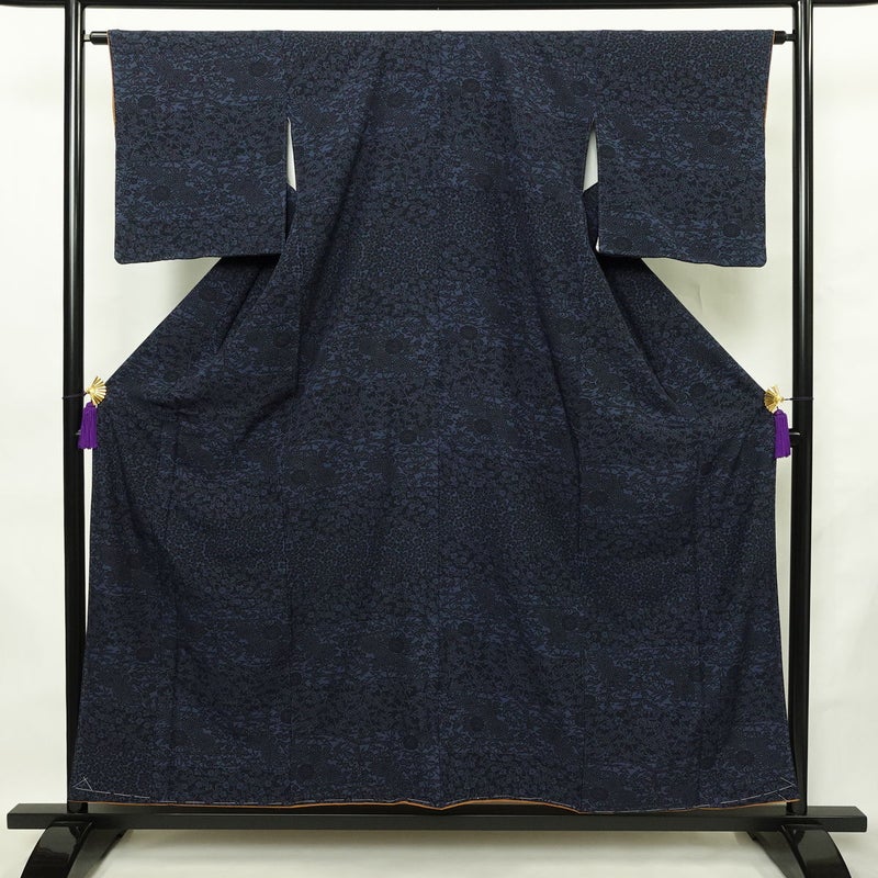 小紋 良品 しつけ糸付き 縮緬 総柄 正絹 木の葉・植物柄 袷仕立て 身丈156cm 裄丈63.5cm リサイクル着物 着物 青・紺_画像1