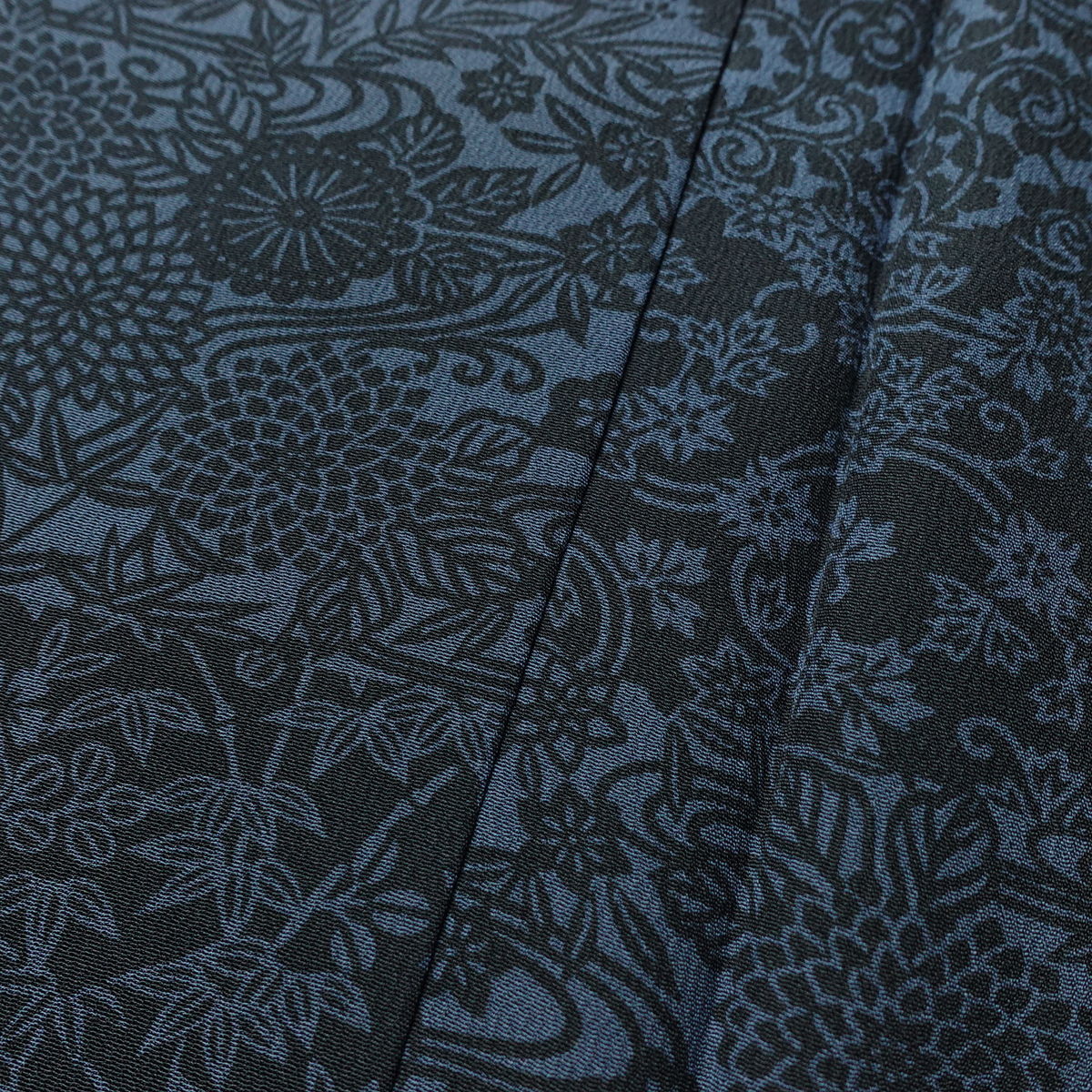 小紋 良品 しつけ糸付き 縮緬 総柄 正絹 木の葉・植物柄 袷仕立て 身丈156cm 裄丈63.5cm リサイクル着物 着物 青・紺_画像11