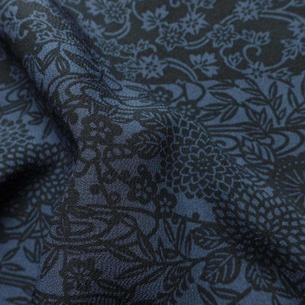 小紋 良品 しつけ糸付き 縮緬 総柄 正絹 木の葉・植物柄 袷仕立て 身丈156cm 裄丈63.5cm リサイクル着物 着物 青・紺_画像20