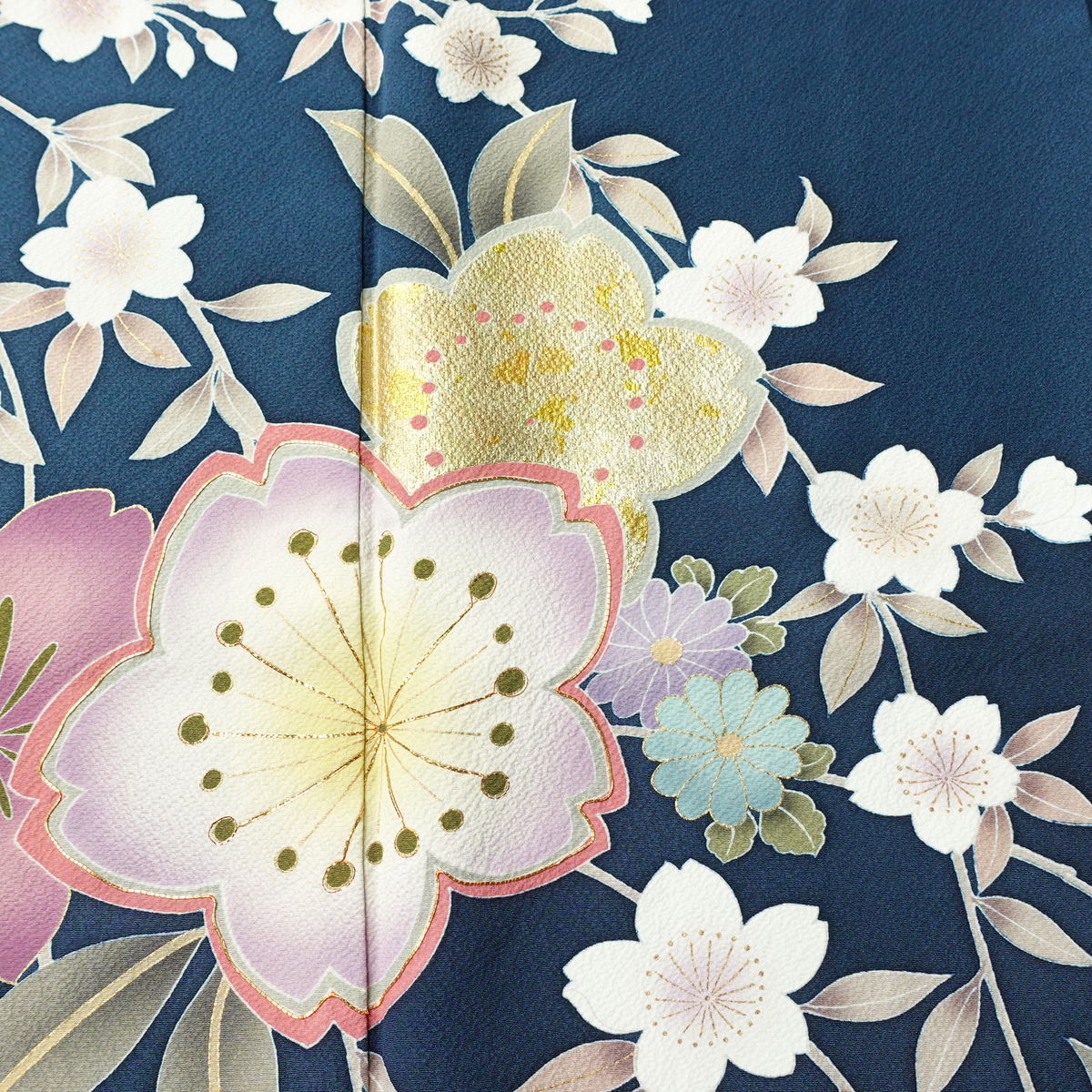 振袖 良品 縮緬 金駒刺繍 正絹 花柄 袷仕立て 身丈158cm 裄丈65cm リサイクル着物 着物 箔 金彩 成人式 二十歳 二十歳の集い フォーマル 菊 桜 青・紺_画像6