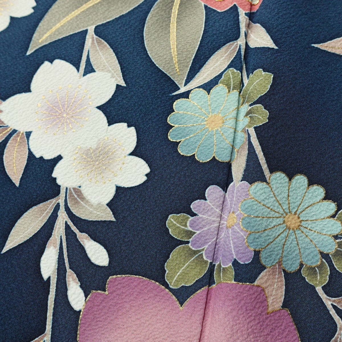 振袖 良品 縮緬 金駒刺繍 正絹 花柄 袷仕立て 身丈158cm 裄丈65cm リサイクル着物 着物 箔 金彩 成人式 二十歳 二十歳の集い フォーマル 菊 桜 青・紺_画像11