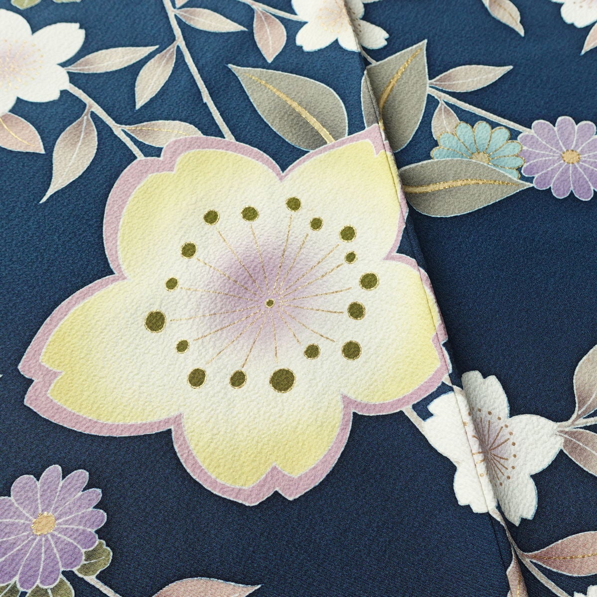 振袖 良品 縮緬 金駒刺繍 正絹 花柄 袷仕立て 身丈158cm 裄丈65cm リサイクル着物 着物 箔 金彩 成人式 二十歳 二十歳の集い フォーマル 菊 桜 青・紺_画像13