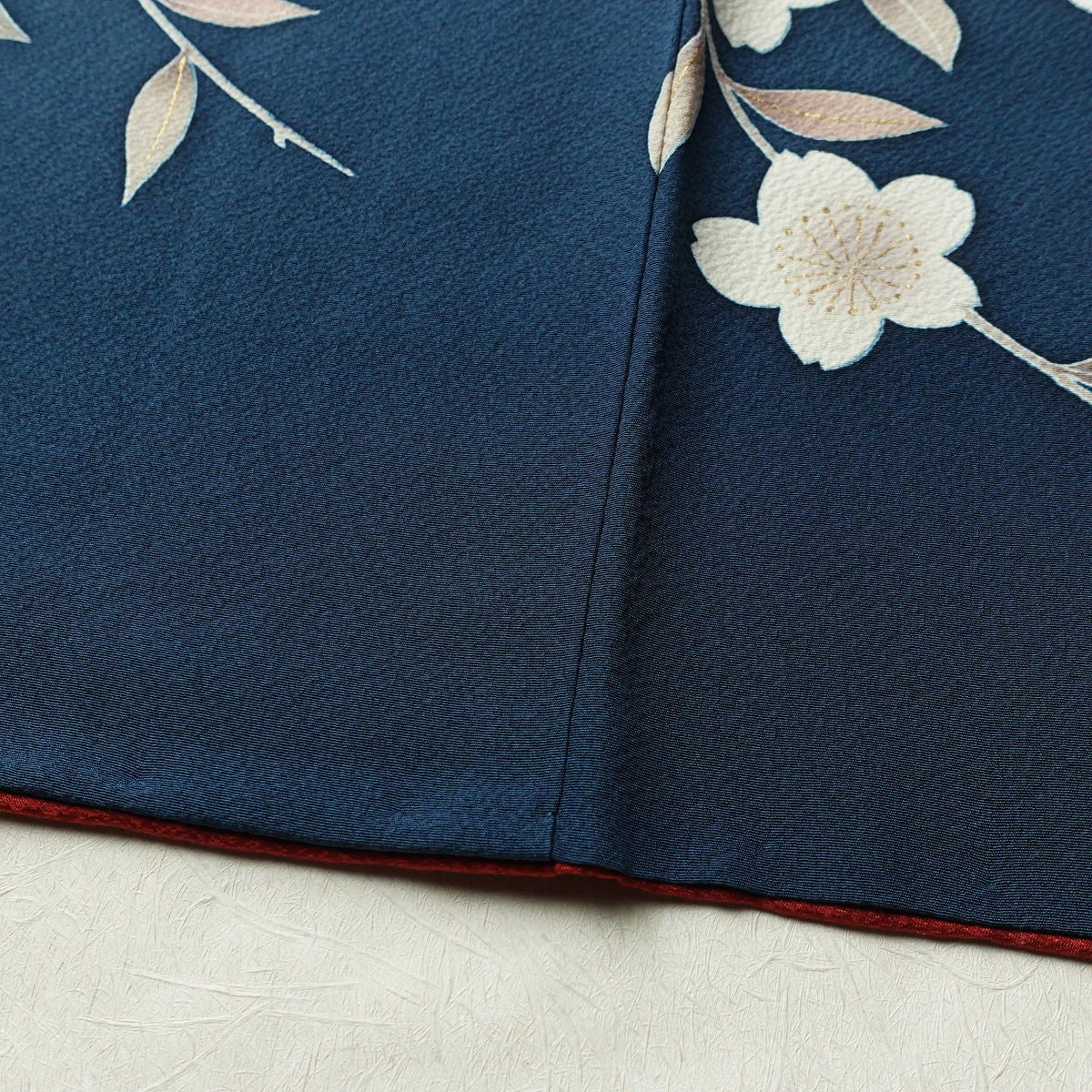 振袖 良品 縮緬 金駒刺繍 正絹 花柄 袷仕立て 身丈158cm 裄丈65cm リサイクル着物 着物 箔 金彩 成人式 二十歳 二十歳の集い フォーマル 菊 桜 青・紺_画像14